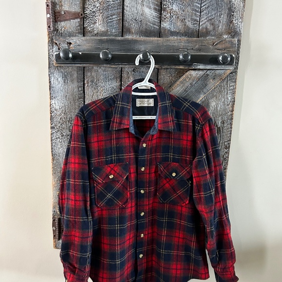 Men's Vintage Wool Red & Navy Plaid Button Down Shirt - Size Medium - Picture 1 of 3